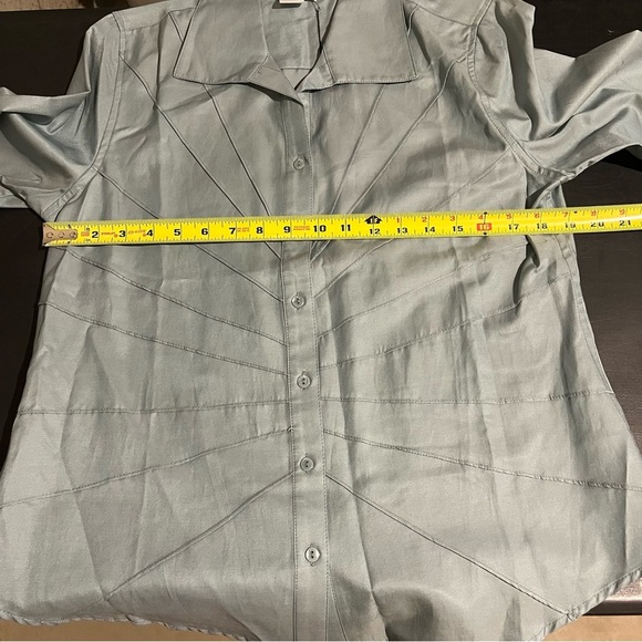 WinterSilks NWT Women’s Blouse Medium Blue Silk Blend Starburst Seam Work Wear - Picture 8 of 9